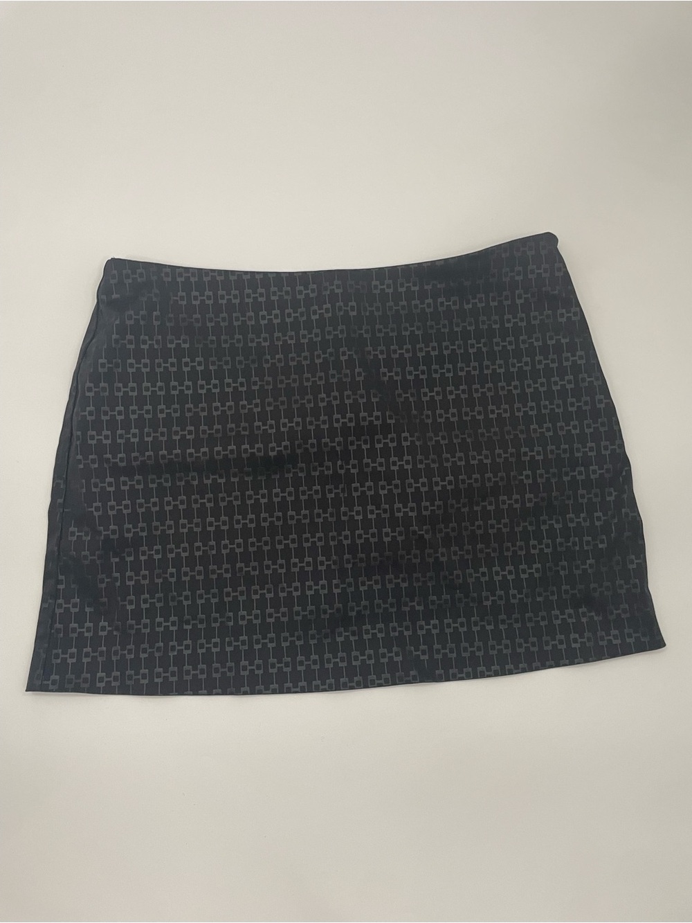 Express Black Mini Skirt with Subtle Geometric Chain ⛓️💥 Print